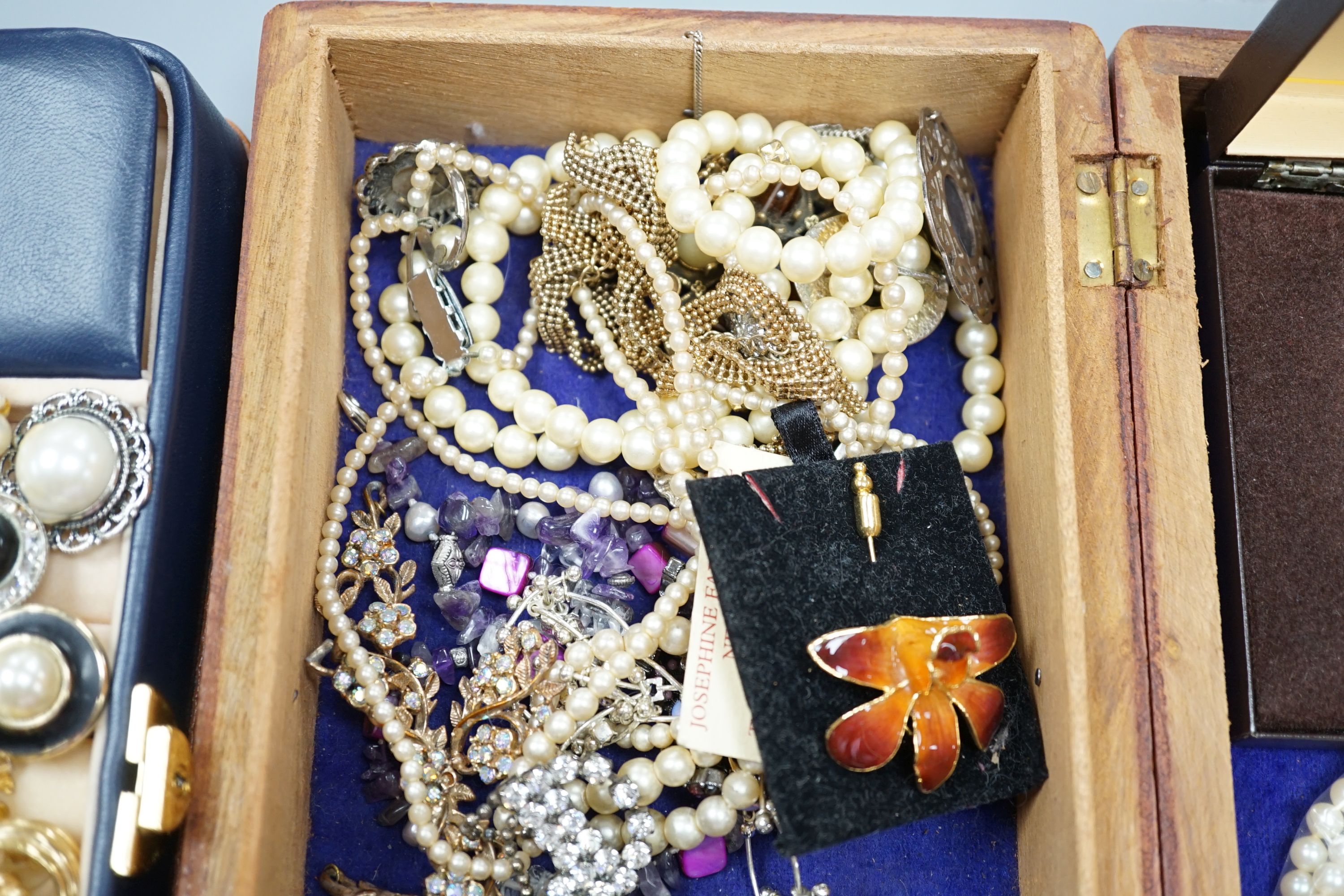 Assorted costume jewellery etc. including 925 necklaces.